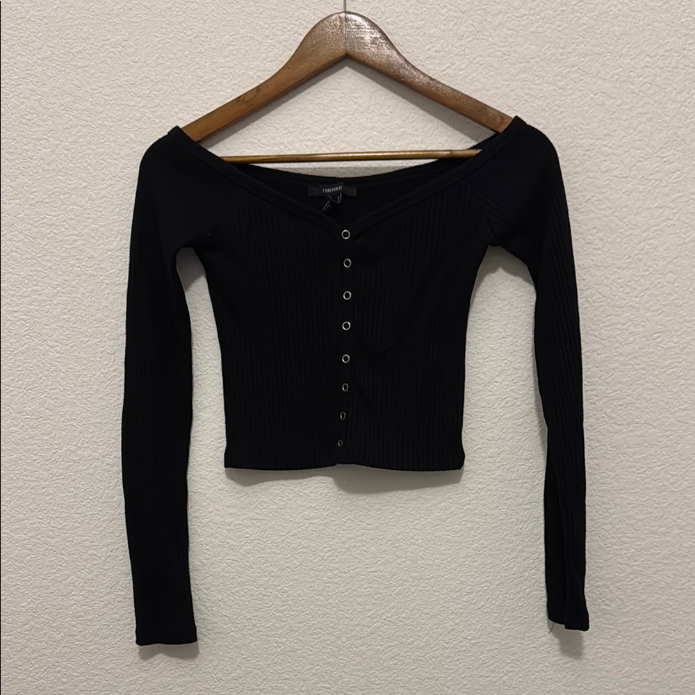 Forever 21 Black Fitted Buttoned Long Sleeve Crop Top Size M
